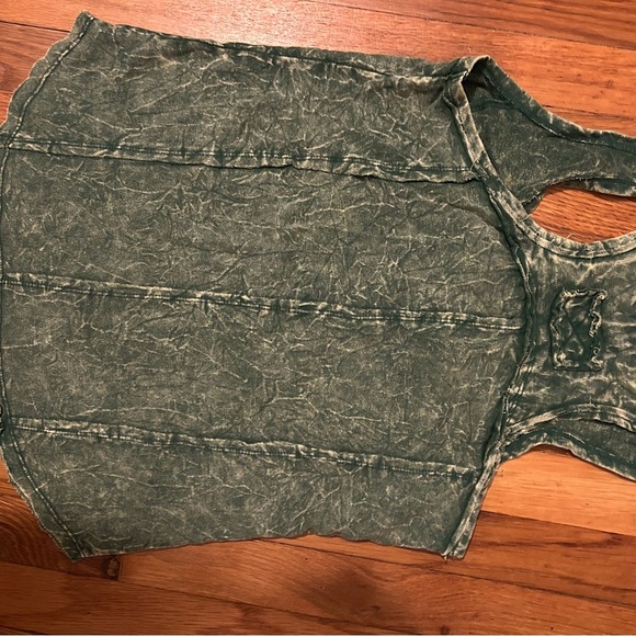 Zenana Outfitters Green Cut Out Tank Top - Picture 4 of 4